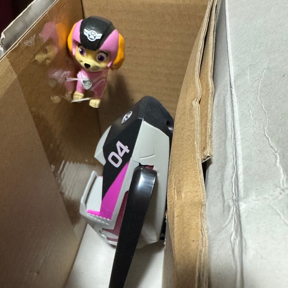 NEW🔥PAW Patrol SKYE, Figure & DELUXE Jet ACTION SET! Batteries Included! 3+ - Picture 2 of 11